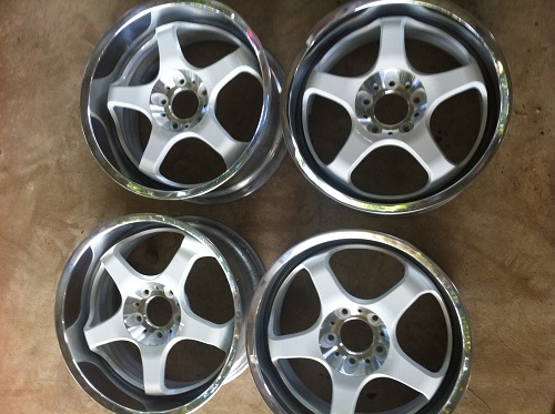 ขายล้อขอบ 17 กว้าง8-9   5รู114  6ชุดครับ