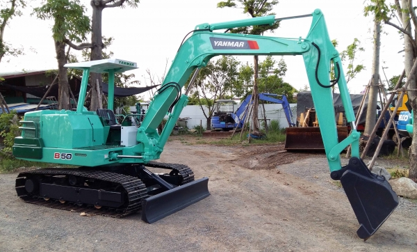 ขายรถแม็คโคร YANMAR B50 เก่านอก ยังไม่เคยใช้งานในเมืองไทย ติดต่อ 086-775-7900 086-324-1992