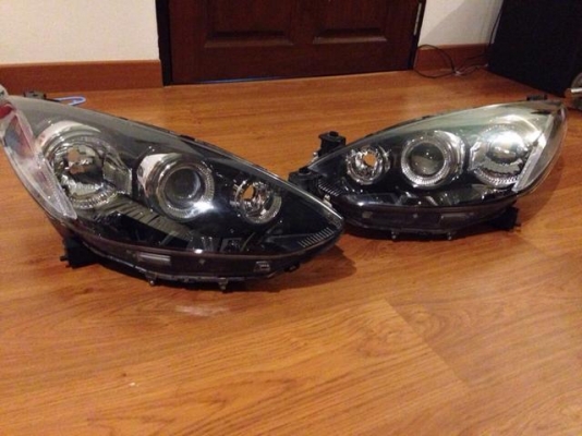 ไฟหน้า Mazda 2