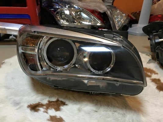 ไฟหน้า Bmw X1 2010 พร้อมกล่องไฟรถยนต์ ไฟหน้า Bmw X1 2010 พร้อมกล่องไฟรถยนต์