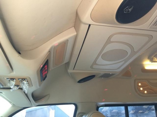 ดาวน์ 100,000 บาท โทร 0922726669 คุณตันหยง รถตู้เบสมือสองฝั่งธน รถตู้ เบนซิน CNG แต่งวีไอพี ปี 2011 ราคา 779000 บาท