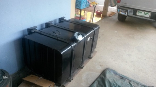 ,ขายถังน้ำมัน400ลิตรของฮีโน่เมก้า500แท้ใช้งานเดือนเดียว