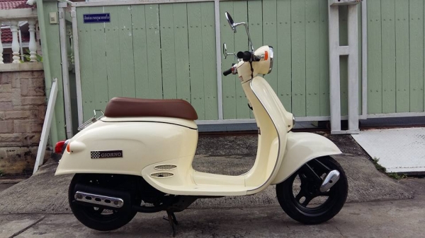 ป๊อบน่ารักๆ Honda Giorno 50cc สีครีมสวยๆ สตาร์มือและเท้า