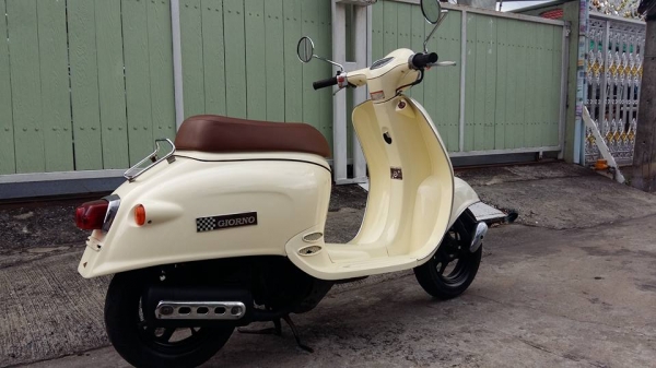 ป๊อบน่ารักๆ Honda Giorno 50cc สีครีมสวยๆ สตาร์มือและเท้า