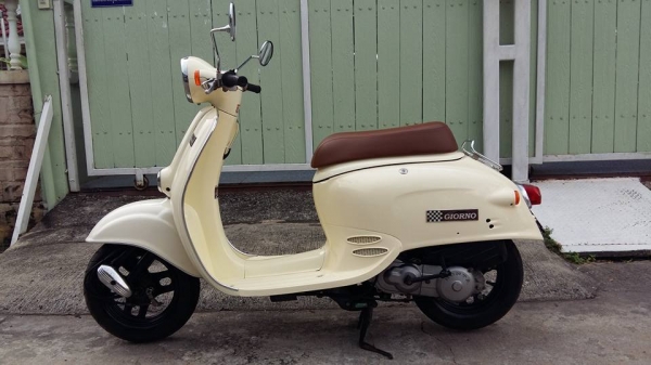 ป๊อบน่ารักๆ Honda Giorno 50cc สีครีมสวยๆ สตาร์มือและเท้า