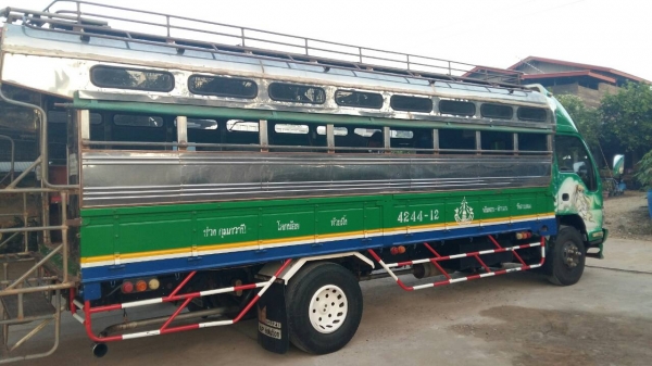 ขายรถหกล้อ ISUZU NQR  175 แรง มีหลังคา ยางดี ครัชซีสวย สภาพสวย มีแอร์ เครื่องเสียง เจ้าของขายเอง ร้อนเงิน 0811838154