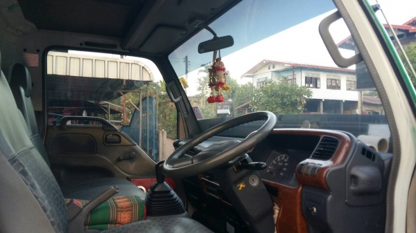 ขายรถหกล้อ ISUZU NQR  175 แรง มีหลังคา ยางดี ครัชซีสวย สภาพสวย มีแอร์ เครื่องเสียง เจ้าของขายเอง ร้อนเงิน 0811838154