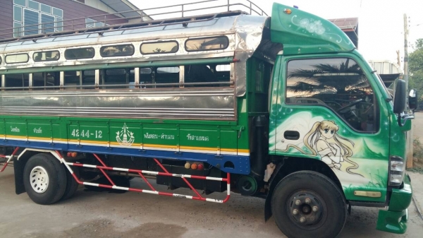 ขายรถหกล้อ ISUZU NQR  175 แรง มีหลังคา ยางดี ครัชซีสวย สภาพสวย มีแอร์ เครื่องเสียง เจ้าของขายเอง ร้อนเงิน 0811838154