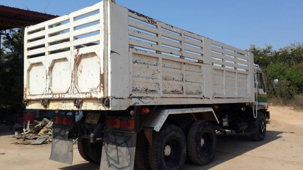 ขายสิบล้อ หลง TD 2 เพลาดรั้ม เครื่อง 190 แรง  2 เพลาดรั้มรถใช้งาน สภาพดี ยางดี เอกสารพร้อมโอน 0811838154