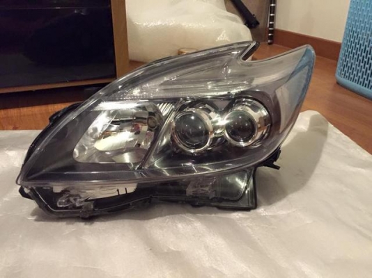 ไฟหน้า TOYOTA PRIUS TOP 2012 ไฟหน้า TOYOTA PRIUS TOP 2012