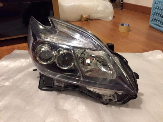 ไฟหน้า TOYOTA PRIUS TOP 2012 ไฟหน้า TOYOTA PRIUS TOP 2012