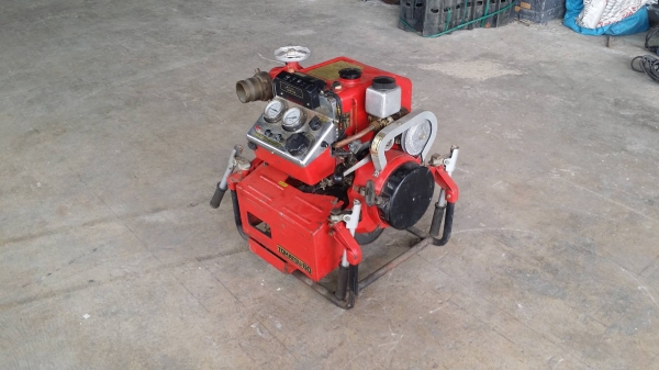 นำเข้าจากญี่ปุ่น ปั๊มดับเพลิงเก่าญี่ปุ่น TOHATSU 60 (1)  เครื่องยนต์เบนซิน 2 สูบ สภาพดี เครื่องพร้อมใช้งาน