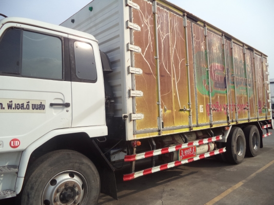 ขายรถบรรทุก 10 ล้อตู้แห้ง นิสสันUD CNG