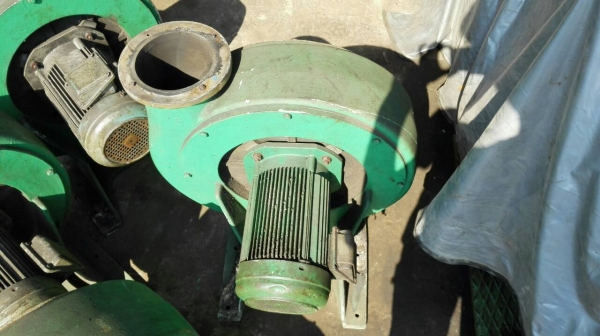 Sell> ขายโบเวอร์เสื้ออลูมิเนียม เป่าลมร้อน มอเตอร์ 5 แรง รอบเร็วลมเร็ว ไฟ 380V. ใบพัด 20" นิ้ว สวยๆทั้งนั้นครับ