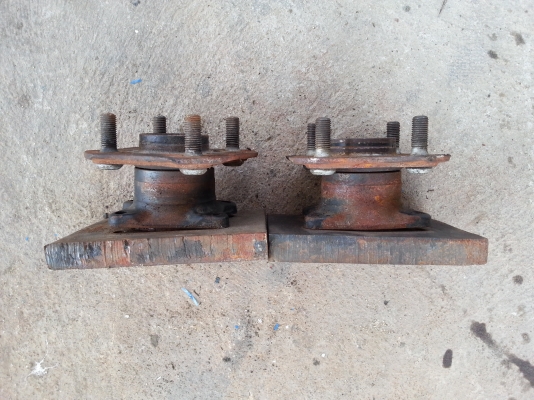 ขายดุมล้อ 4 รู พร้อมแป้น ขายดุมล้อ 4 รู พร้อมแป้น