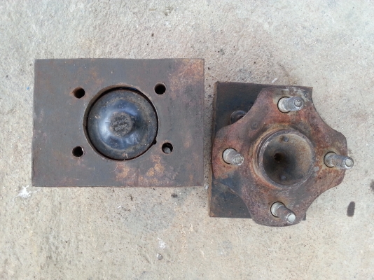 ขายดุมล้อ 4 รู พร้อมแป้น