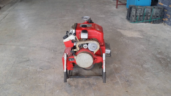 นำเข้าจากญี่ปุ่น ปั๊มดับเพลิงเก่าญี่ปุ่น TOHATSU 60 (2)  เครื่องยนต์เบนซิน 2 สูบ สภาพดี เครื่องพร้อมใช้งาน