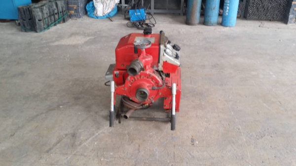 นำเข้าจากญี่ปุ่น ปั๊มดับเพลิงเก่าญี่ปุ่น TOHATSU 60 (2)  เครื่องยนต์เบนซิน 2 สูบ สภาพดี เครื่องพร้อมใช้งาน