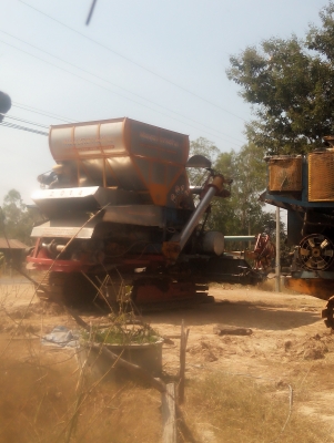 ขายรถเกี่ยวข้าว ไทยเส็งก้อน200ป23เครื่องjo8c