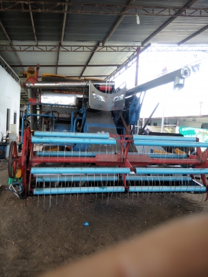 ขายรถเกี่ยวข้าว ไทยเส็งก้อน200ป23เครื่องjo8c