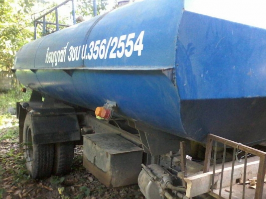 รถ 6 ล้อบรรทุกน้ำ Nissan UD เครื่อง 165 แรง