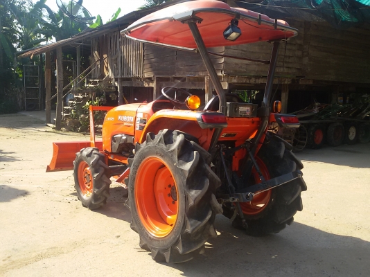 หาชื้อรถไถคูโบต้า L3608 เชิณมาหาเราครับ มีไบมีดตราช้าง1อันสวยๆเดิมๆ พร้อมไช้งาน  ขายใน  ราคา285000บาท รถอยู่วังบัว คลองขลุง กำแพงเพชร    สนใจสอบุถามได้ที่081 3655997 อำพร  พาเจริญ  ราคาต่อรองได้อีกนะครับ