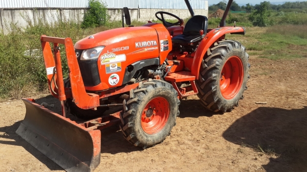 ขายรถไถคูโบต้าL3608พร้อมใบมีดดันดิน+ผานจาน