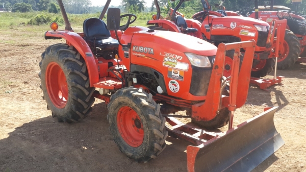 ขายรถไถคูโบต้าL3608พร้อมใบมีดดันดิน+ผานจาน ขายรถไถคูโบต้าL3608พร้อมใบมีดดันดิน+ผานจาน