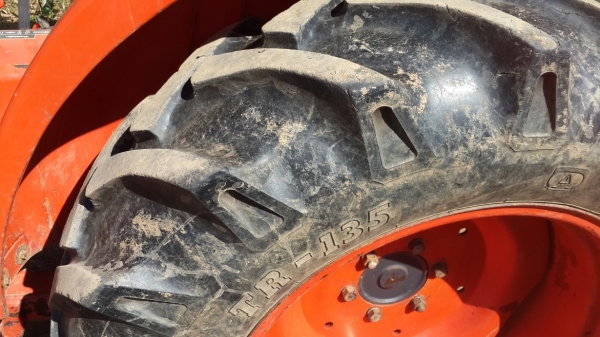 ขายรถไถคูโบต้าL3608พร้อมใบมีดดันดิน+ผานจาน ขายรถไถคูโบต้าL3608พร้อมใบมีดดันดิน+ผานจาน