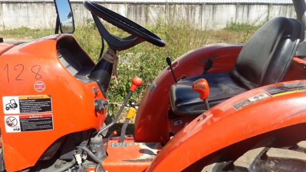 ขายรถไถคูโบต้าL3608พร้อมใบมีดดันดิน+ผานจาน ขายรถไถคูโบต้าL3608พร้อมใบมีดดันดิน+ผานจาน