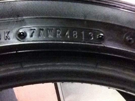 ขายยาง dunlop LM703 215 45 17 ปี13 ดอกหนาสภาพสวยไม่บวมไม่ปะไม่มีแตกลายงา 1คู่ ราคา2200บาท โทร0924462525โส กทม