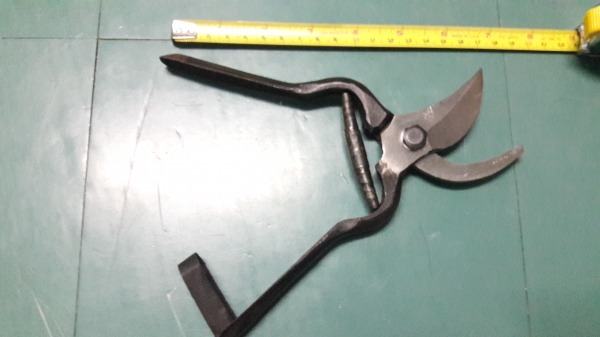 ขายกรรไกรตัดกิ่งไม้ตราไก่งานเก่าเก็บขนาด8" ขายกรรไกรตัดกิ่งไม้ตราไก่งานเก่าเก็บขนาด8"