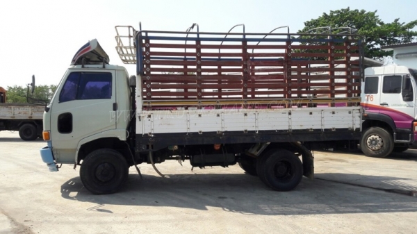 รถบรรทุก 6 ล้อ HINO KM777 กะบะยาว 4.30 เมตร เฟื่องท้าย F