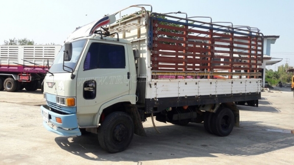 รถบรรทุก 6 ล้อ HINO KM777 กะบะยาว 4.30 เมตร เฟื่องท้าย F