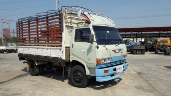 รถบรรทุก 6 ล้อ HINO KM777 กะบะยาว 4.30 เมตร เฟื่องท้าย F