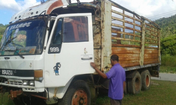 ขายรถบรรทุก 10 ล้อรั้วคอกเหล็ก ISUZU คัสซี JCM เครื่อง HO7C 185 แรงม้าเพลาโบกี้ใหญ่ เพลาเดี่ยว ราคา 280000