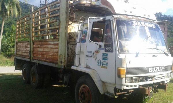 ขายรถบรรทุก 10 ล้อรั้วคอกเหล็ก ISUZU คัสซี JCM เครื่อง HO7C 185 แรงม้าเพลาโบกี้ใหญ่ เพลาเดี่ยว ราคา 280000