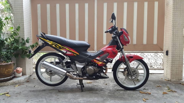 ขออนุญาติขาย  HONDA SONIC 125 ตัว TOP ไมล์ขาว สตาร์ทมือ ฟรีโอน