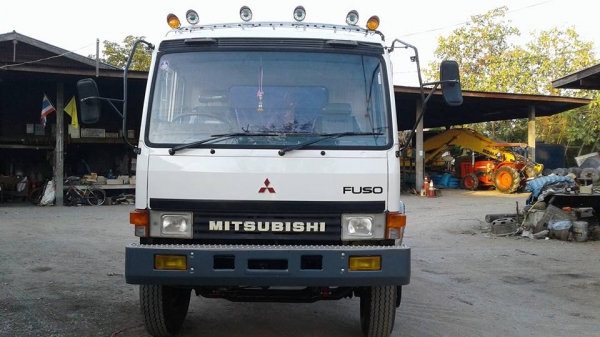 ขาย10ล้อมิตซู527 หัวคัชซี6เกียร์เดินหน้า เครื่อง195 เครื่องเดิมเกียร์เดิม เบรคใหญ่เพลาบุ๋ม เฟืองท้ายลาย ทำสีใหม่หมดยางใหม่10เส้นรถสวยสภาพพร้อมใช้