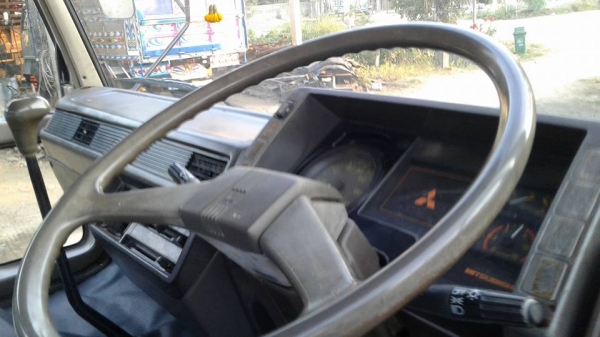 ขาย10ล้อมิตซู527 หัวคัชซี6เกียร์เดินหน้า เครื่อง195 เครื่องเดิมเกียร์เดิม เบรคใหญ่เพลาบุ๋ม เฟืองท้ายลาย ทำสีใหม่หมดยางใหม่10เส้นรถสวยสภาพพร้อมใช้