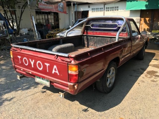 84 toyota Hero 2400 รถสวยเดิมๆ 84 toyota Hero 2400 รถสวยเดิมๆ