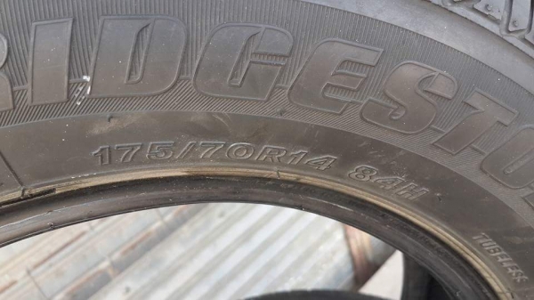 ยางขอบ 14 Bridgestone 175/70/14 ปี12 ดอกหนา สภาพสวย