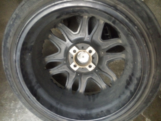 แม็ก 17 กว้าง 7.5 หน้าตื้นหลังลึก ติดยางดันลอป ราคา 6900 บาท