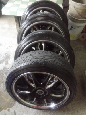 แม็ก 17 กว้าง 7.5 หน้าตื้นหลังลึก ติดยางดันลอป ราคา 6900 บาท