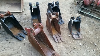 บุ้งกี๋ ขุดวางท่อประปา สำหรับใส่รถ แบคโฮ pc 10 20 30 40 50 จำนวนมาก ราคา 13,000 -18,000 บุ้งกี๋ ขุดวางท่อประปา สำหรับใส่รถ แบคโฮ pc 10 20 30 40 50 จำนวนมาก ราคา 13,000 -18,000