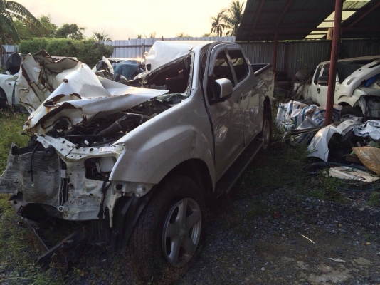 อีซูซุ ออนนิวส์ไฮเเลนเดอร์ เครื่อง2500 ปี14 โอนลอยบุคลหรือเเยกขายได้ทุกอย่างมีหลายรุ่นเก๋งเเละกระบะ