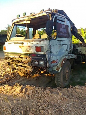 ขายรถบรรทุก 6 ล้อติดเครน NISSAN 140 แรงม้า กระบะคาร์โก้ ติดเครน ยาง 900 ราคา 200000