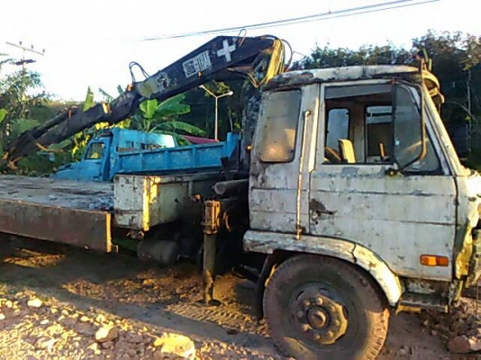 ขายรถบรรทุก 6 ล้อติดเครน NISSAN 140 แรงม้า กระบะคาร์โก้ ติดเครน ยาง 900 ราคา 200000