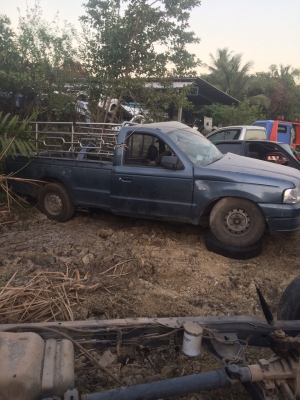 ซากรถฟรอดหัวเดียว เครื่อง2500 โอนลอยปี05หรือเเยกขายเป็นอะไหลได้หมดมีหลายรุ่นเก๋งเเละกระบะ สนใจสอบถามได้เลย