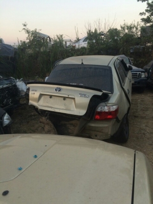 ซากวีออส ปี04 เกียรออโต้ สีน้ำตาลโอนลอยหรือจะเเยกขายเป็นอะไหลได้หมดมีหลายรุ่นเก๋งเเละกระบะสอบถามได้ครับ